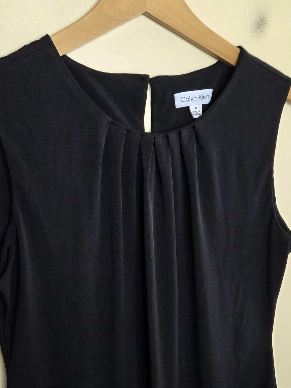 Calvin Klein Black Tank Blouse with Pleated Neckline & Keyhole Back Size Medium - Picture 3 of 5